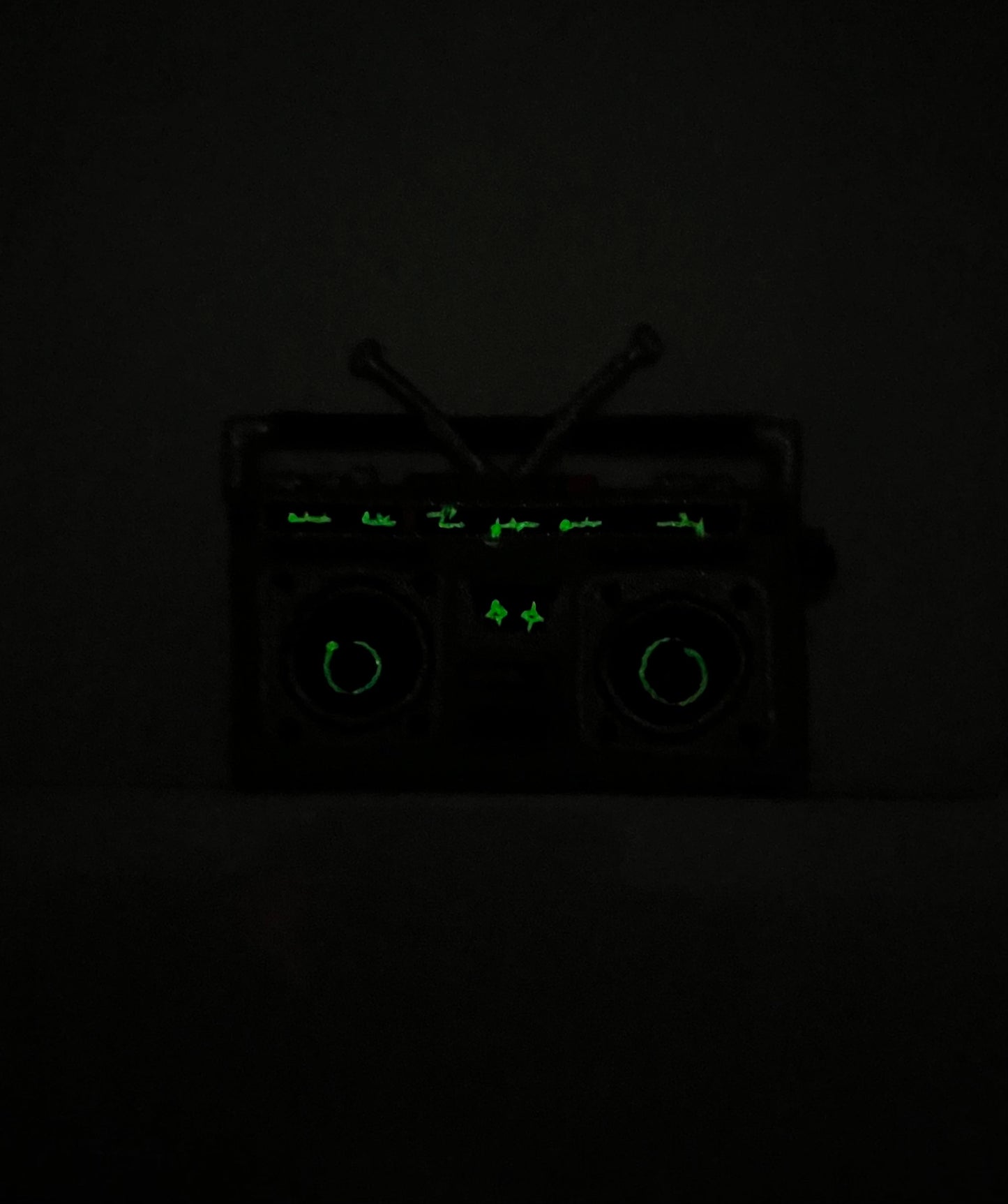 Boom box - selvlysende